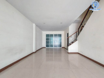 บ้านเดี่ยวมือสอง ม.โมเดิร์นทาวน์  เอกชัย46 เนื้อที่กว่า 18.8 ตร.ว. ฟังก์ชันครบ 4 ห้องนอน 4 ห้องน้ำ 3 ที่จอดรถ บนทำเลเดินทางสะดวก เข้าสู่ใจกลางเมืองได้อย่างสะดวกสบายเชื่อมต่อทวีวัฒนา, ถนนพุทธมณฑลสาย3, ถนนเพชรเกษม ใกล้รถไฟฟ้าสายสีน้ำเงิน "สถานีภาษีเจริญ"